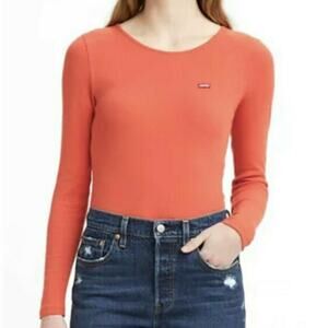 Levi’s Women's Honey Long Sleeve Shirt Size M Chilli Color Pullover New with Tag